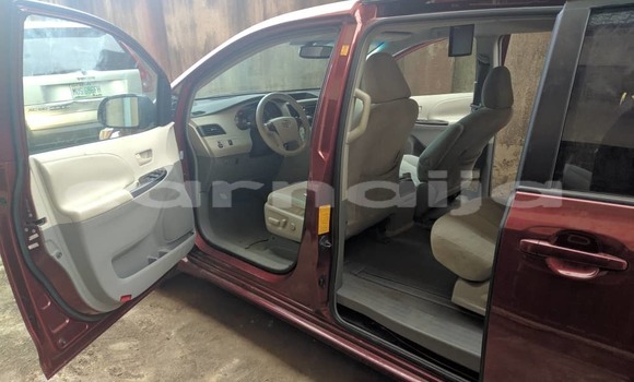 Acheter Occasion Voiture Toyota Sienna Rouge à Lagos, État de Lagos Acheter Occasion Voiture Toyota Sienna Rouge à Lagos, État de Lagos