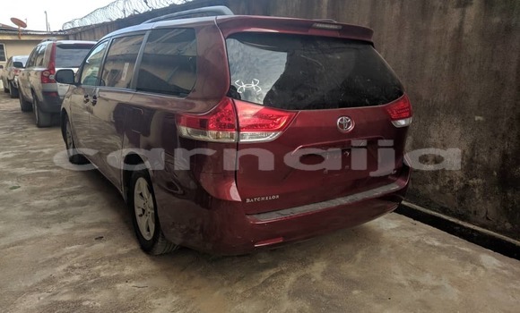 Acheter Occasion Voiture Toyota Sienna Rouge à Lagos, État de Lagos Acheter Occasion Voiture Toyota Sienna Rouge à Lagos, État de Lagos