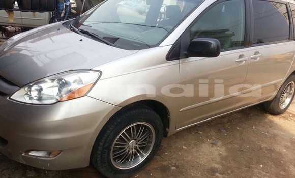 Acheter Occasion Voiture Toyota Sienna Gris à Lagos, État de Lagos