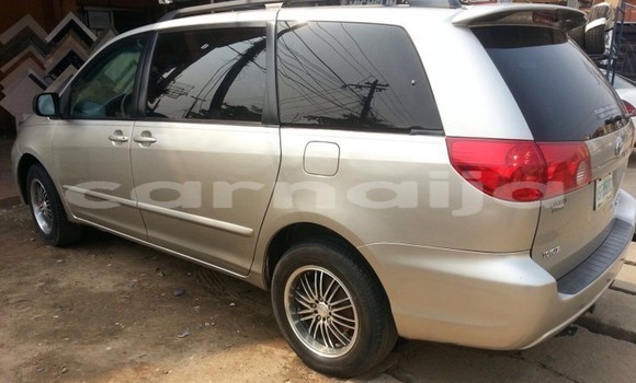Acheter Occasion Voiture Toyota Sienna Gris à Lagos, État de Lagos Acheter Occasion Voiture Toyota Sienna Gris à Lagos, État de Lagos