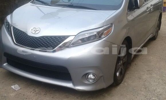 Acheter Occasion Voiture Toyota Sienna Gris à Lagos, État de Lagos