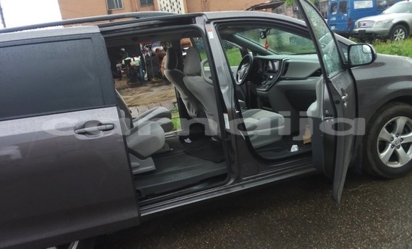 Acheter Occasion Voiture Toyota Sienna Noir à Lagos, État de Lagos Acheter Occasion Voiture Toyota Sienna Noir à Lagos, État de Lagos