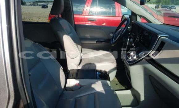 Acheter Occasion Voiture Toyota Sienna Noir à Lagos, État de Lagos Acheter Occasion Voiture Toyota Sienna Noir à Lagos, État de Lagos