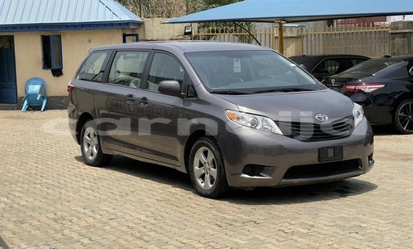 Acheter Occasion Voiture Toyota Sienna Noir à Lagos, État de Lagos Acheter Occasion Voiture Toyota Sienna Noir à Lagos, État de Lagos