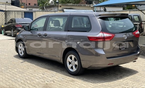 Acheter Occasion Voiture Toyota Sienna Noir à Lagos, État de Lagos Acheter Occasion Voiture Toyota Sienna Noir à Lagos, État de Lagos