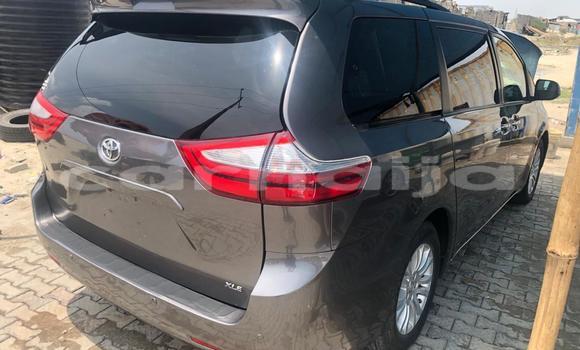 Acheter Occasion Voiture Toyota Sienna Noir à Lagos, État de Lagos Acheter Occasion Voiture Toyota Sienna Noir à Lagos, État de Lagos