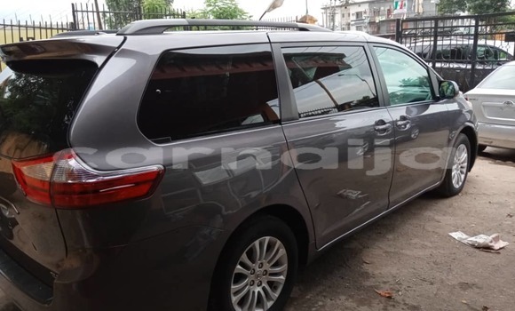 Acheter Occasion Voiture Toyota Sienna Noir à Lagos, État de Lagos Acheter Occasion Voiture Toyota Sienna Noir à Lagos, État de Lagos