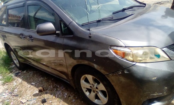 Acheter Occasion Voiture Toyota Sienna Noir à Lagos, État de Lagos Acheter Occasion Voiture Toyota Sienna Noir à Lagos, État de Lagos