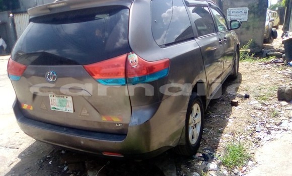 Acheter Occasion Voiture Toyota Sienna Noir à Lagos, État de Lagos Acheter Occasion Voiture Toyota Sienna Noir à Lagos, État de Lagos