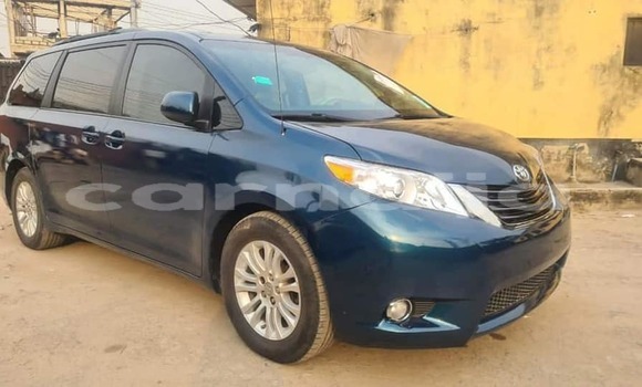 Buy Used Toyota Sienna Blue Car in Lagos in Lagos State