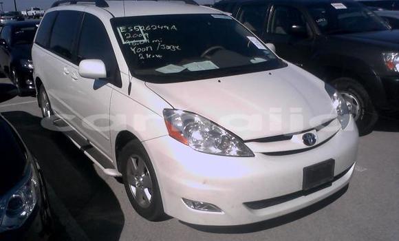 Buy Used Toyota Sienna White Car in Abuja in Lagos State