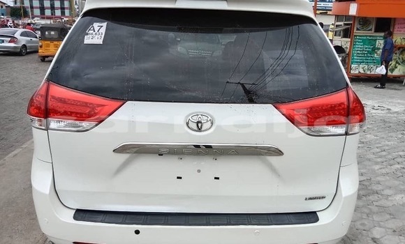 Acheter Occasion Voiture Toyota Sienna Blanc à Abuja, État de Lagos Acheter Occasion Voiture Toyota Sienna Blanc à Abuja, État de Lagos