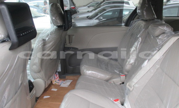 Acheter Occasion Voiture Toyota Sienna Rouge à Abuja, État de Lagos Acheter Occasion Voiture Toyota Sienna Rouge à Abuja, État de Lagos