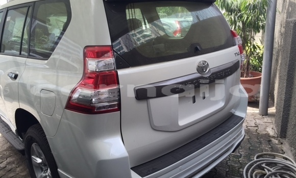 Acheter Occasion Voiture Toyota Prado Blanc à Abuja, État de Lagos Acheter Occasion Voiture Toyota Prado Blanc à Abuja, État de Lagos