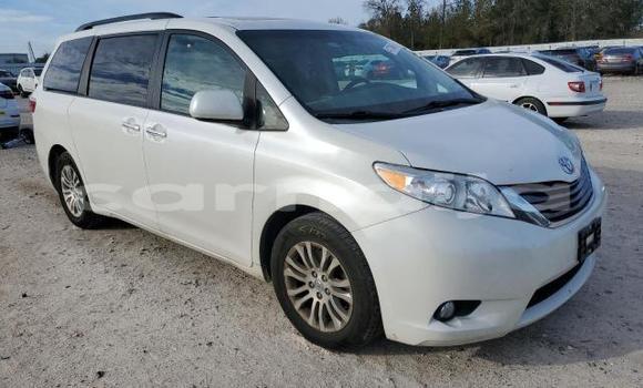 Buy New Toyota Sienna White Car in Badagry in Lagos State Buy New Toyota Sienna White Car in Badagry in Lagos State