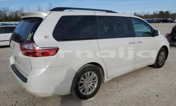 Buy New Toyota Sienna White Car in Badagry in Lagos State Buy New Toyota Sienna White Car in Badagry in Lagos State