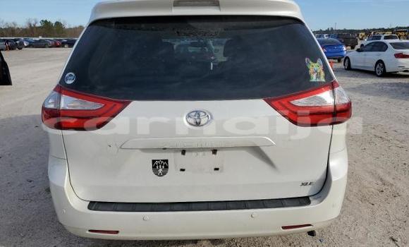 Buy New Toyota Sienna White Car in Badagry in Lagos State Buy New Toyota Sienna White Car in Badagry in Lagos State