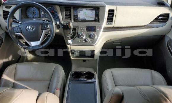 Buy New Toyota Sienna White Car in Badagry in Lagos State Buy New Toyota Sienna White Car in Badagry in Lagos State