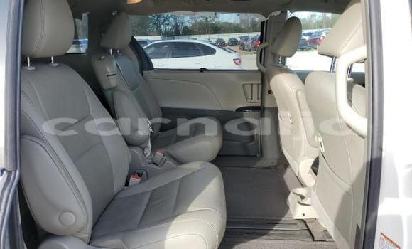 Buy New Toyota Sienna White Car in Badagry in Lagos State Buy New Toyota Sienna White Car in Badagry in Lagos State