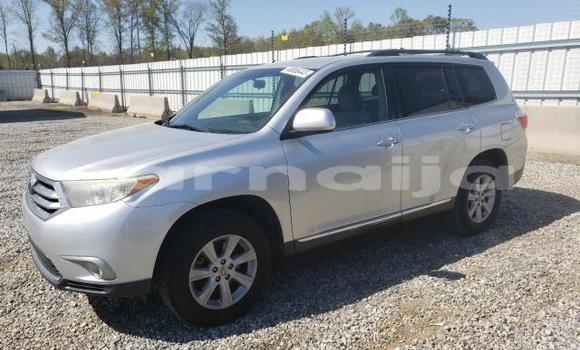 Buy New Toyota Highlander Silver Car in Badagry in Lagos State Buy New Toyota Highlander Silver Car in Badagry in Lagos State