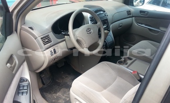 Buy Used Toyota Sienna Brown Car in Abuja in Lagos State Buy Used Toyota Sienna Brown Car in Abuja in Lagos State