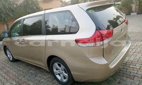 Acheter Occasion Voiture Toyota Sienna Marron à Lagos, État de Lagos Acheter Occasion Voiture Toyota Sienna Marron à Lagos, État de Lagos
