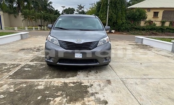 Buy Used Toyota Sienna Black Car in Abuja in Lagos State