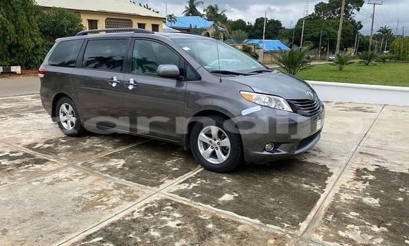 Acheter Occasion Voiture Toyota Sienna Noir à Abuja, État de Lagos Acheter Occasion Voiture Toyota Sienna Noir à Abuja, État de Lagos