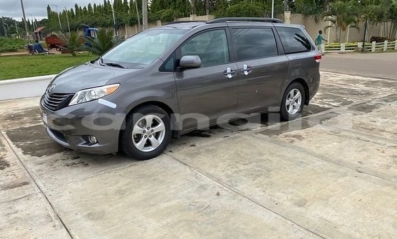 Acheter Occasion Voiture Toyota Sienna Noir à Abuja, État de Lagos Acheter Occasion Voiture Toyota Sienna Noir à Abuja, État de Lagos