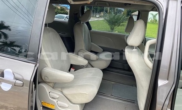 Acheter Occasion Voiture Toyota Sienna Noir à Abuja, État de Lagos Acheter Occasion Voiture Toyota Sienna Noir à Abuja, État de Lagos
