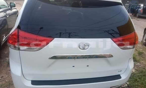 Buy Import Toyota Sienna White Car in Daura in Katsina Buy Import Toyota Sienna White Car in Daura in Katsina