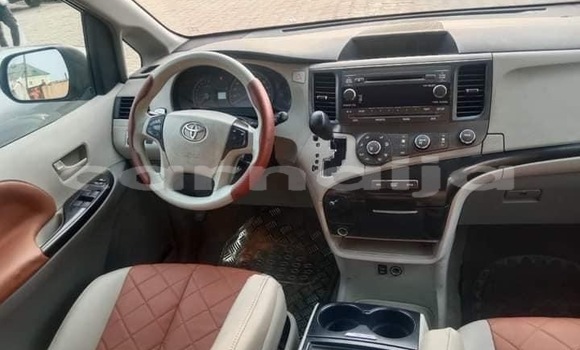 Buy Import Toyota Sienna White Car in Daura in Katsina Buy Import Toyota Sienna White Car in Daura in Katsina