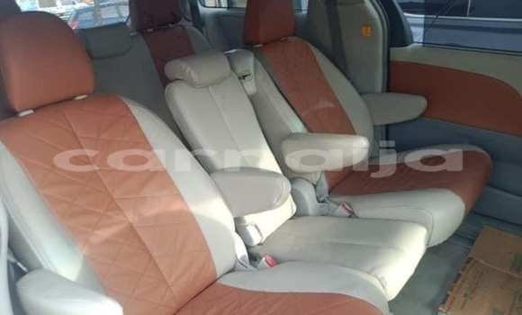 Buy Import Toyota Sienna White Car in Daura in Katsina Buy Import Toyota Sienna White Car in Daura in Katsina