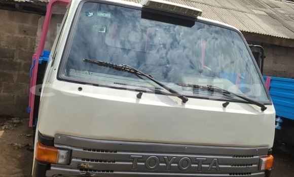 Acheter Import Utilitaire Toyota Dyna Bleu à Daura, Katsina Acheter Import Utilitaire Toyota Dyna Bleu à Daura, Katsina