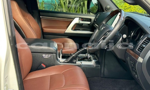 Acheter Import Voiture Toyota Land Cruiser Prado Blanc à Daura, Katsina Acheter Import Voiture Toyota Land Cruiser Prado Blanc à Daura, Katsina