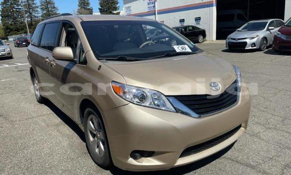Buy New Toyota Sienna Beige Car in Badagry in Lagos State