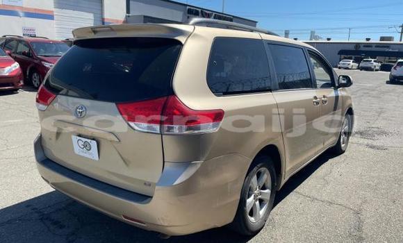 Buy New Toyota Sienna Beige Car in Badagry in Lagos State Buy New Toyota Sienna Beige Car in Badagry in Lagos State