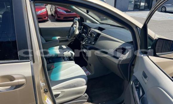 Buy New Toyota Sienna Beige Car in Badagry in Lagos State Buy New Toyota Sienna Beige Car in Badagry in Lagos State