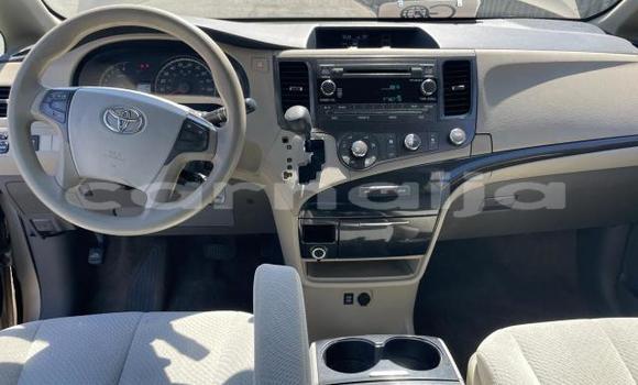 Buy New Toyota Sienna Beige Car in Badagry in Lagos State Buy New Toyota Sienna Beige Car in Badagry in Lagos State