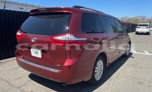 Acheter Neuf Voiture Toyota Sienna Rouge à Badagry, État de Lagos Acheter Neuf Voiture Toyota Sienna Rouge à Badagry, État de Lagos