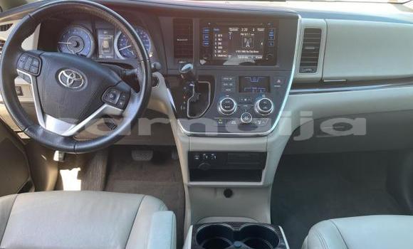 Acheter Neuf Voiture Toyota Sienna Rouge à Badagry, État de Lagos Acheter Neuf Voiture Toyota Sienna Rouge à Badagry, État de Lagos