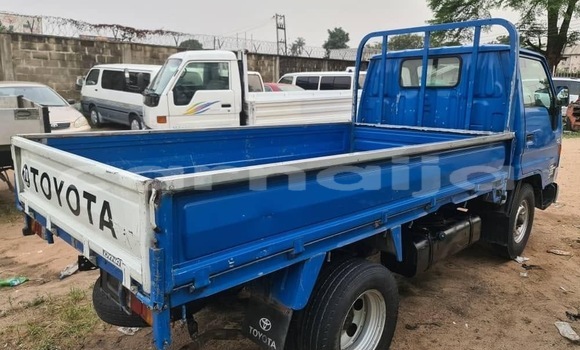 Acheter Import Utilitaire Toyota Dyna Bleu à Daura, Katsina Acheter Import Utilitaire Toyota Dyna Bleu à Daura, Katsina