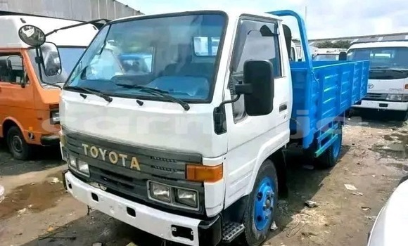 Acheter Import Utilitaire Toyota Dyna Bleu à Daura, Katsina Acheter Import Utilitaire Toyota Dyna Bleu à Daura, Katsina