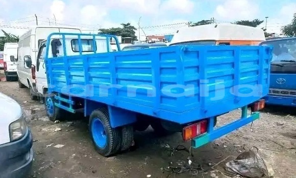 Acheter Import Utilitaire Toyota Dyna Bleu à Daura, Katsina Acheter Import Utilitaire Toyota Dyna Bleu à Daura, Katsina