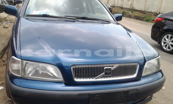 Acheter Occasion Voiture Volvo V40 Bleu à Ajalli, État d'Anambra Acheter Occasion Voiture Volvo V40 Bleu à Ajalli, État d'Anambra