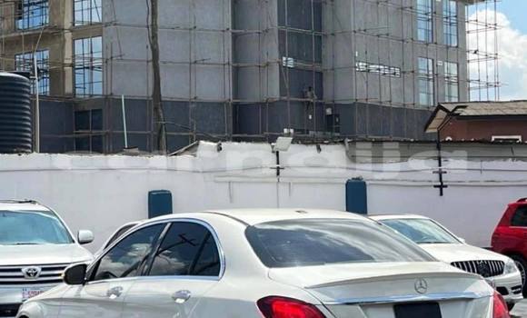 Acheter Occasion Voiture Mercedes-Benz C250 coupe Blanc à Lagos, État de Lagos Acheter Occasion Voiture Mercedes-Benz C250 coupe Blanc à Lagos, État de Lagos