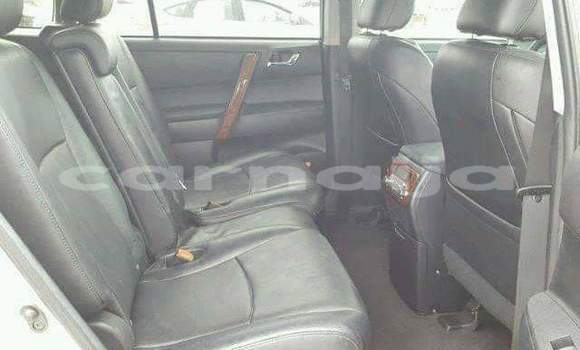 Buy Import Toyota Highlander White Car in Lagos in Lagos State Buy Import Toyota Highlander White Car in Lagos in Lagos State