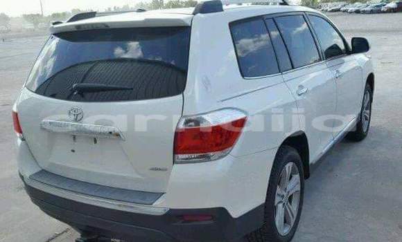 Buy Import Toyota Highlander White Car in Lagos in Lagos State Buy Import Toyota Highlander White Car in Lagos in Lagos State