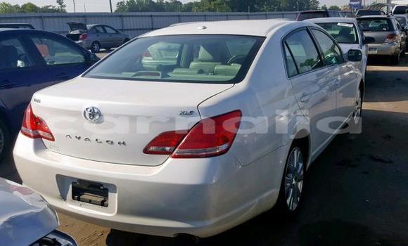 Buy Import Toyota Avalon White Car in Daura in Katsina Buy Import Toyota Avalon White Car in Daura in Katsina