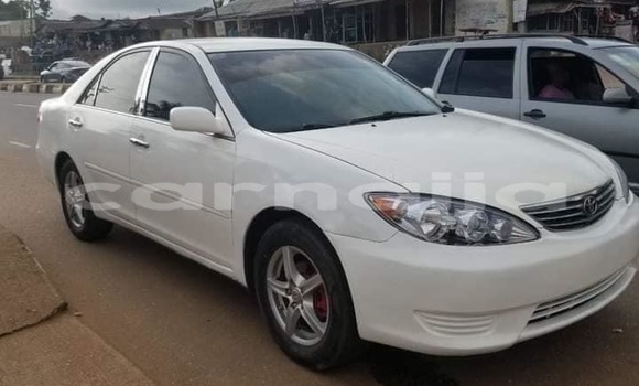 Acheter Occasion Voiture Toyota Camry Blanc à Lagos, État de Lagos Acheter Occasion Voiture Toyota Camry Blanc à Lagos, État de Lagos